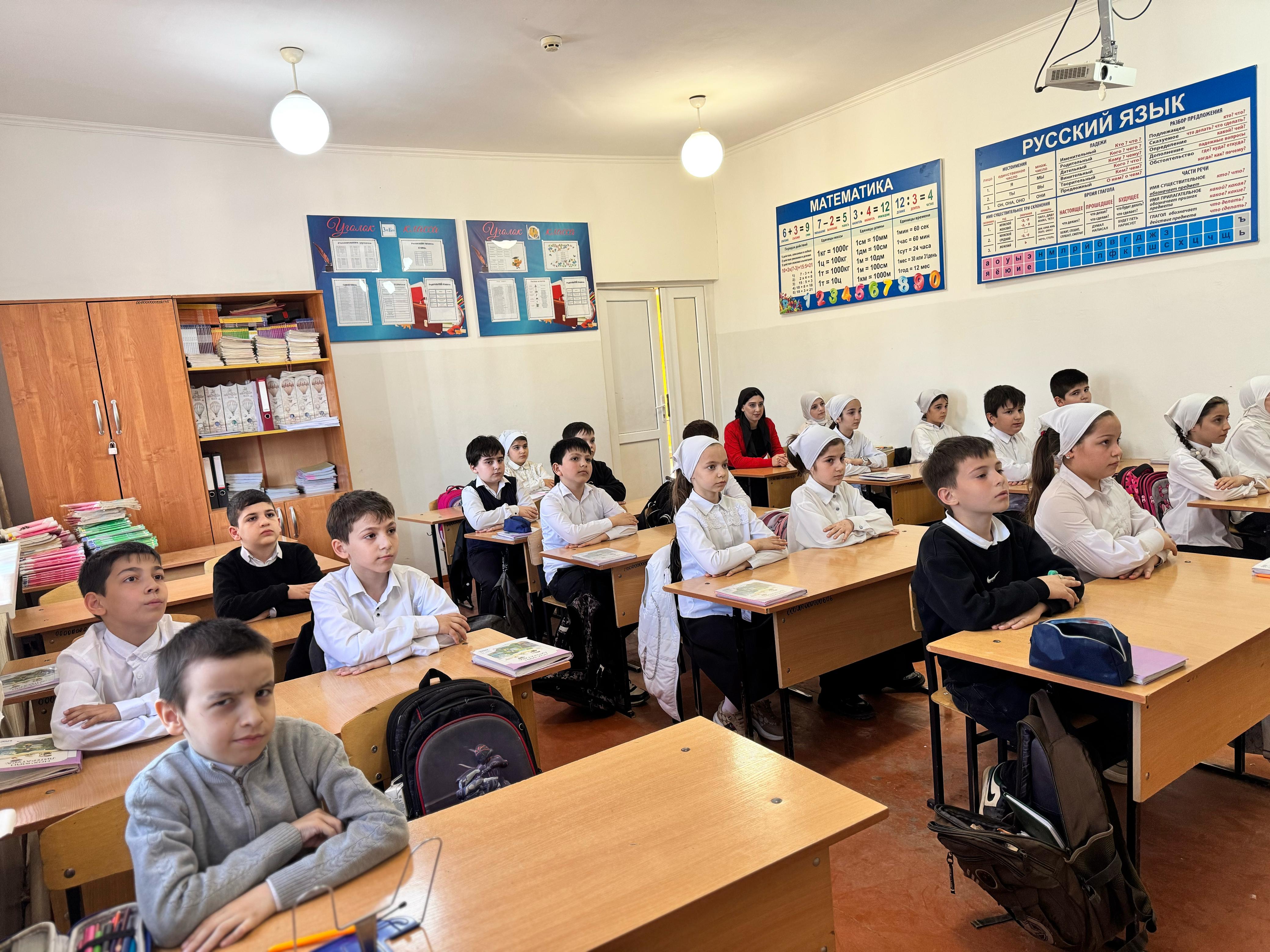 Фотоотчёт по Урокам спорта в 3-4-х классах ООШ с. Мескер-юрт, проведённых в рамках проекта "Академия футбола "Мескер""